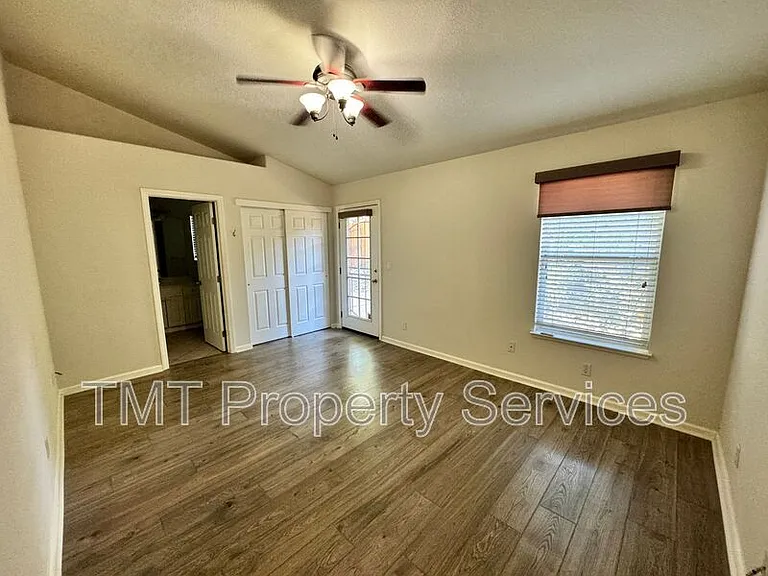 204 Sapphire Ct — Photo 8