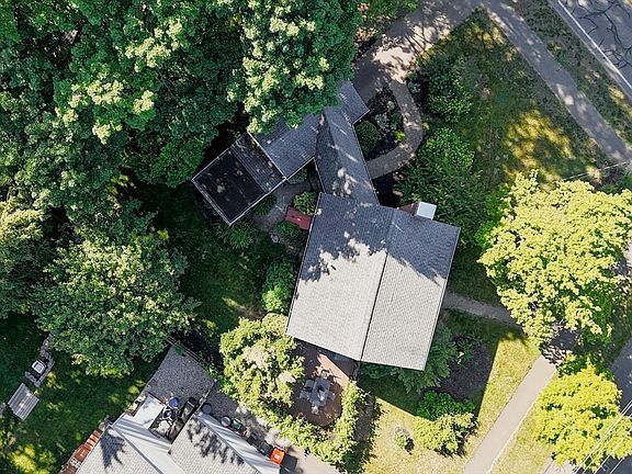 5th image of 1 Lexington St