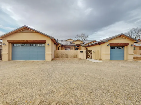 203 Las Colinas Ln NE, Albuquerque, NM 87113