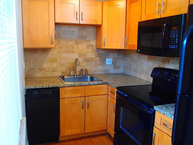 2437 Spruce street — Photo 27