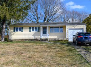 38 Robin Hill Pl, Brentwood, NY 11717