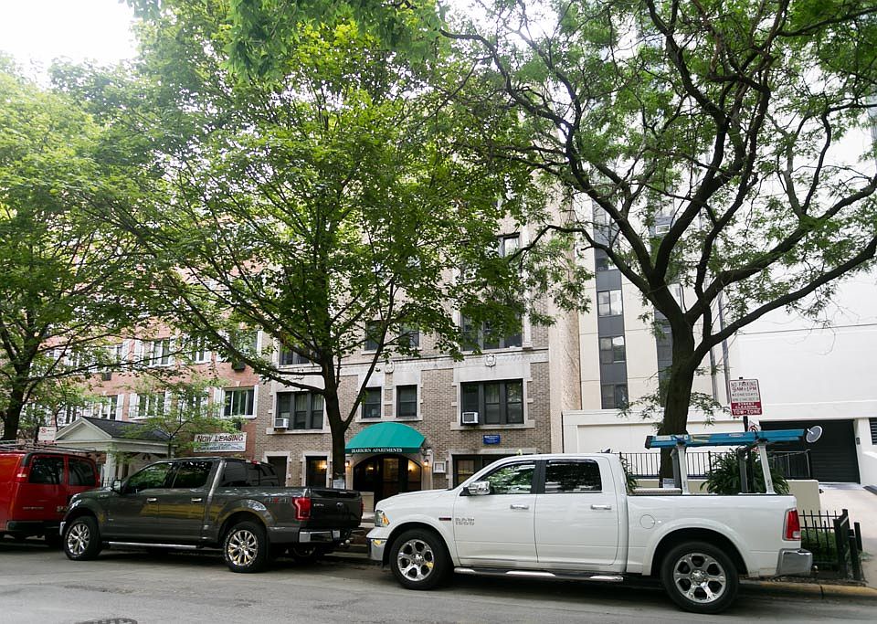 1st image of 1347 N Dearborn St APT 304