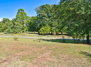1330 N 4220th Rd, Hugo, OK 74743