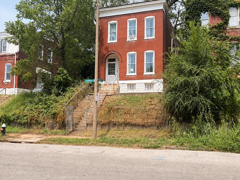 2127 Chippewa St — Photo 1