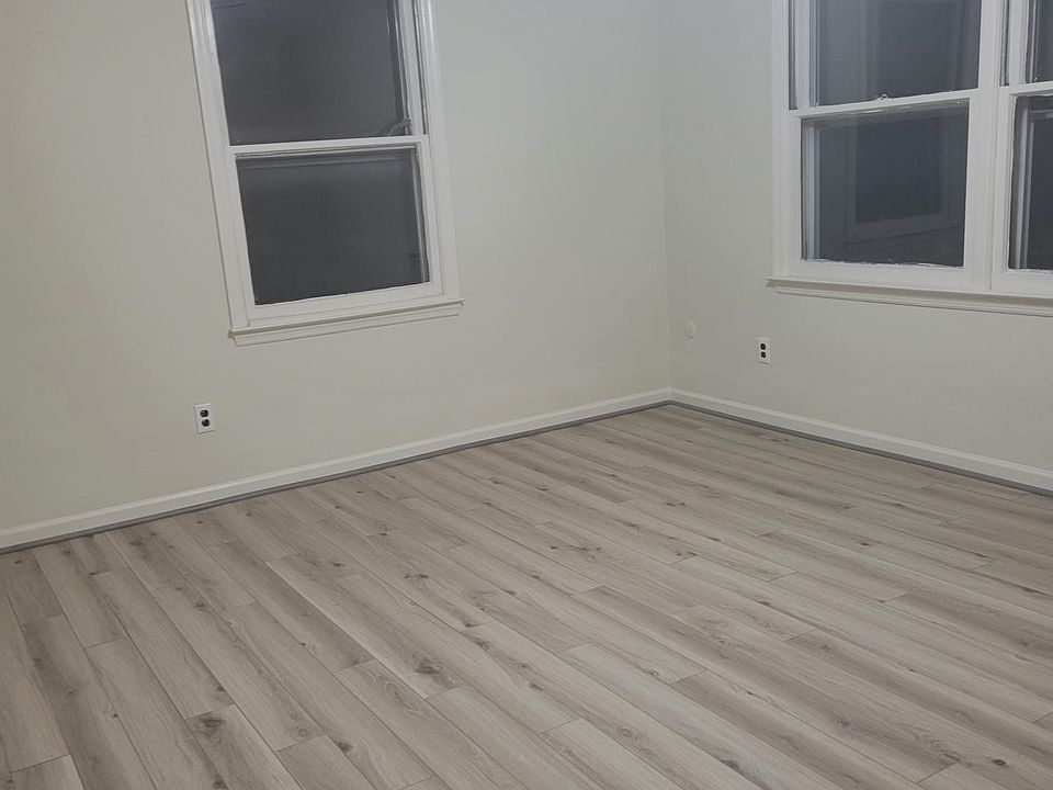 Building Photo 3