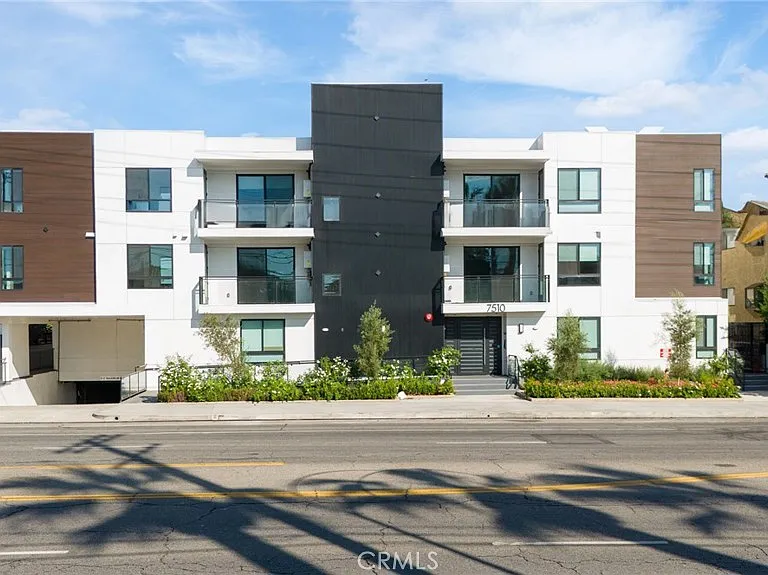 7510 Sepulveda Blvd #204 — Photo 2