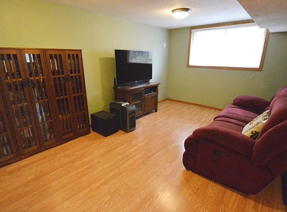 5th image of 6817 Brentwood Dr NE