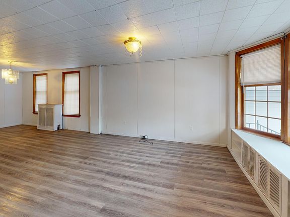 4th image of 404 Cherry Ave
