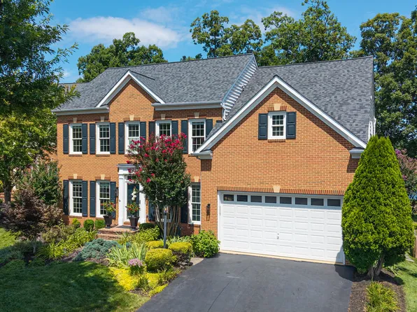 8192 Tillinghast Ln, Gainesville, VA 20155