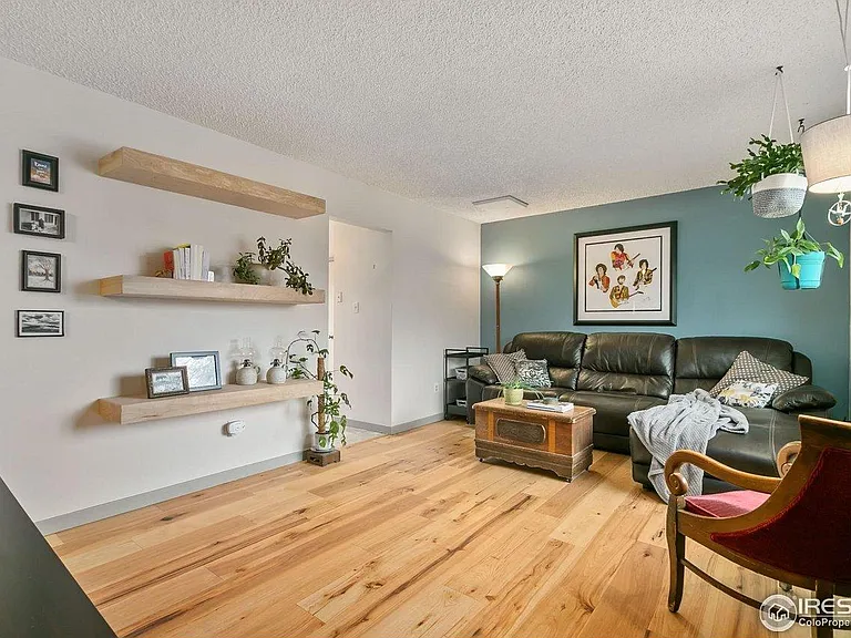 913 Ponderosa Dr — Photo 4
