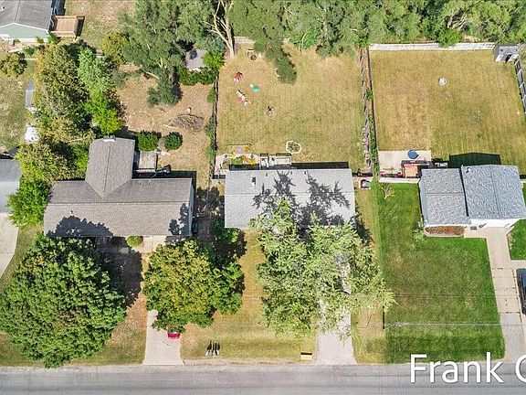 2nd image of 1838 Oak Park Dr