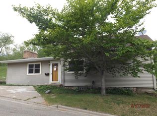 1328 S Jefferson St, Hastings, MI 49058