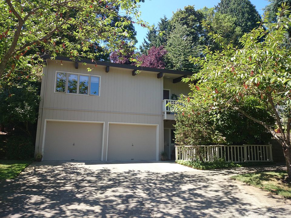 2nd image of 5151 Kenilworth Pl NE