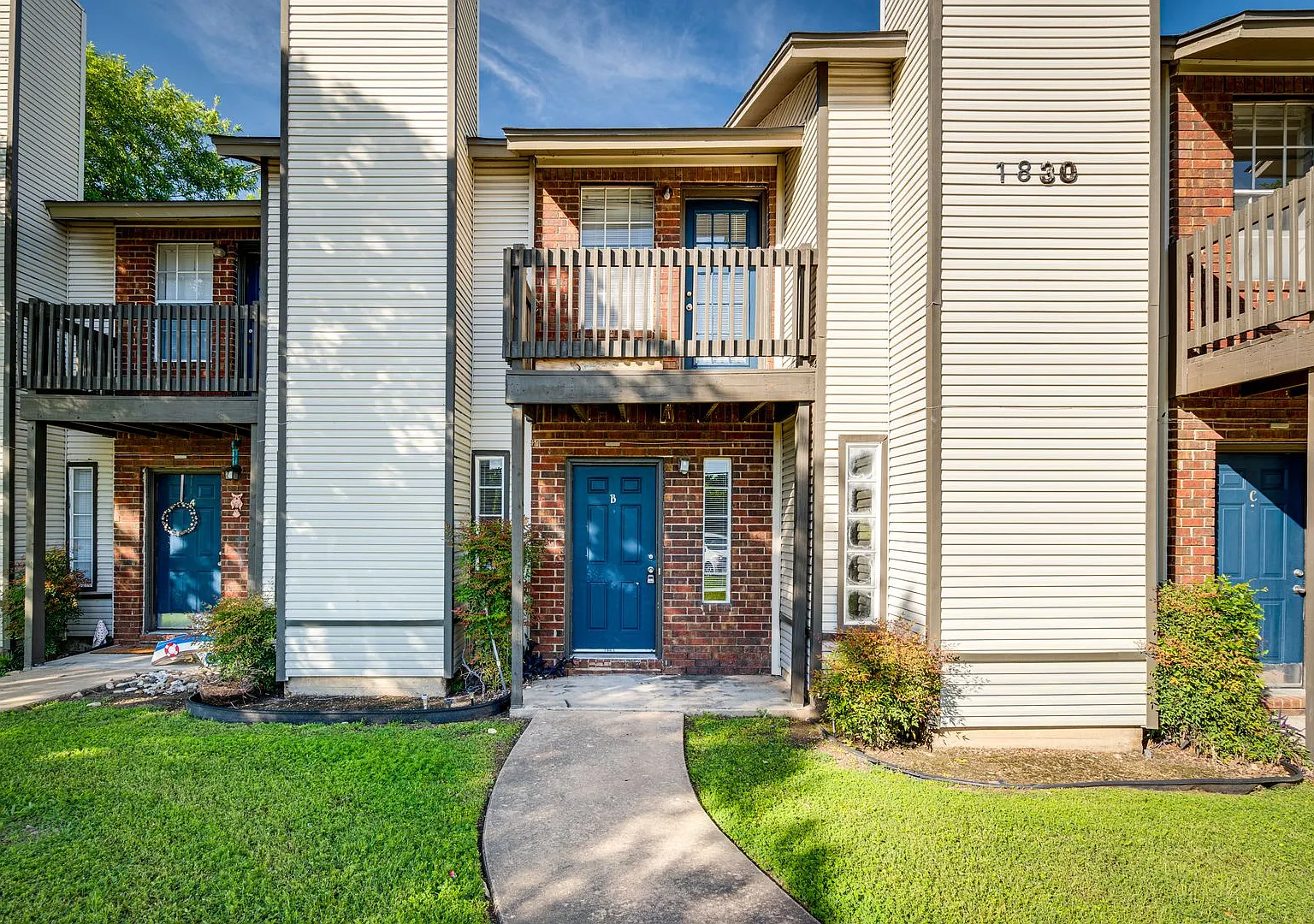 2 bed, 2.5 bath, 1059 sqft, $1,495 — Photo 2