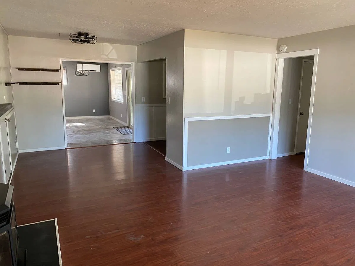 3 bed, 1.5 bath, 1374 sqft, $2,200 — Photo 2