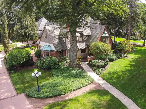 4624 Nakoma Dr, Okemos, MI 48864