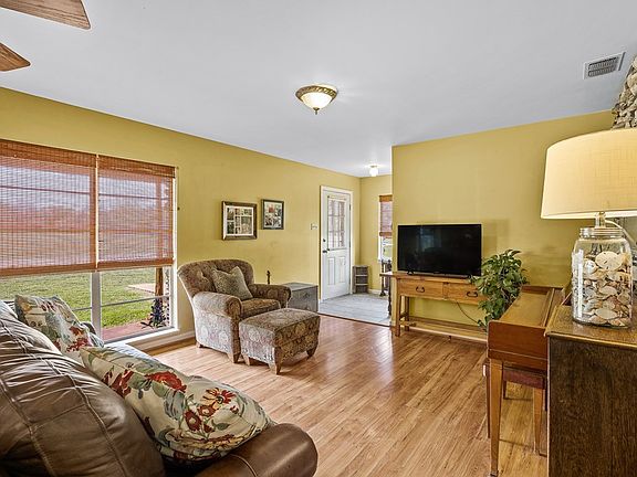 4th image of 206 N Avenue O
