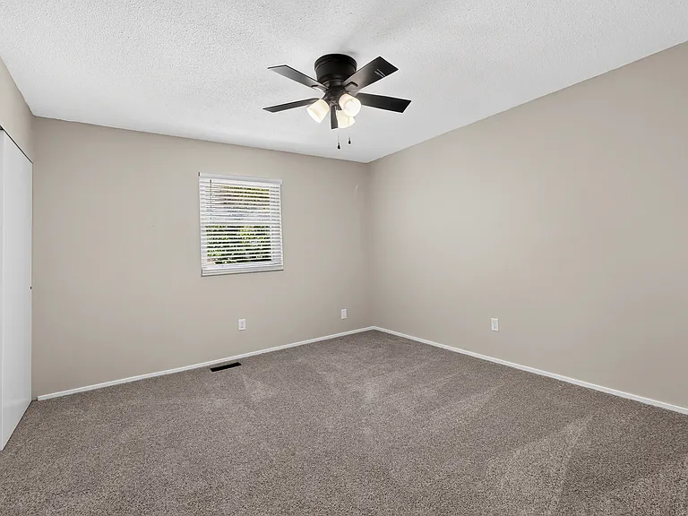 2387 Charlemagne Dr — Photo 12