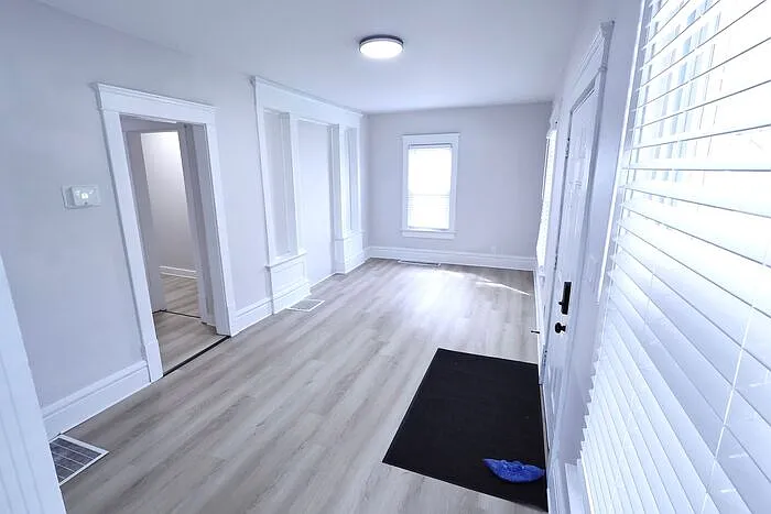 991 Diana Ave — Photo 3