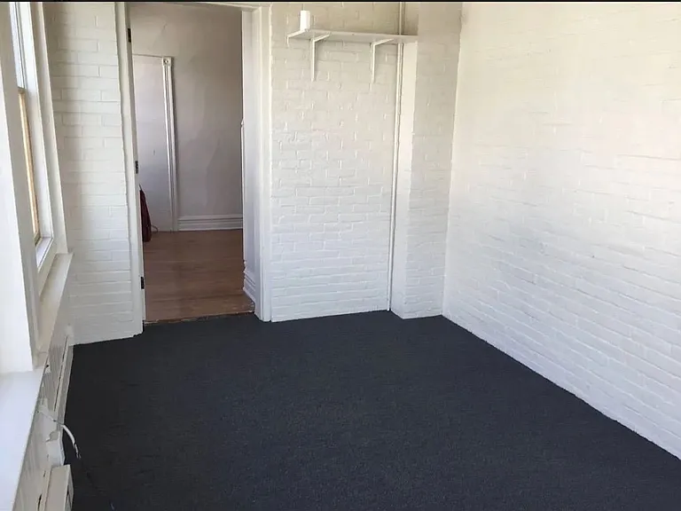 Student Housing 5 bedroom House Available Now & 2026-2027 School Year! — Photo 22