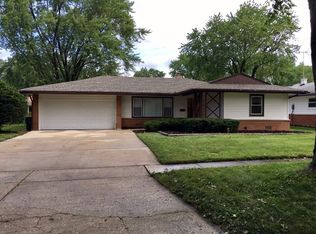 238 Fern Dr, Elk Grove Village, IL 60007