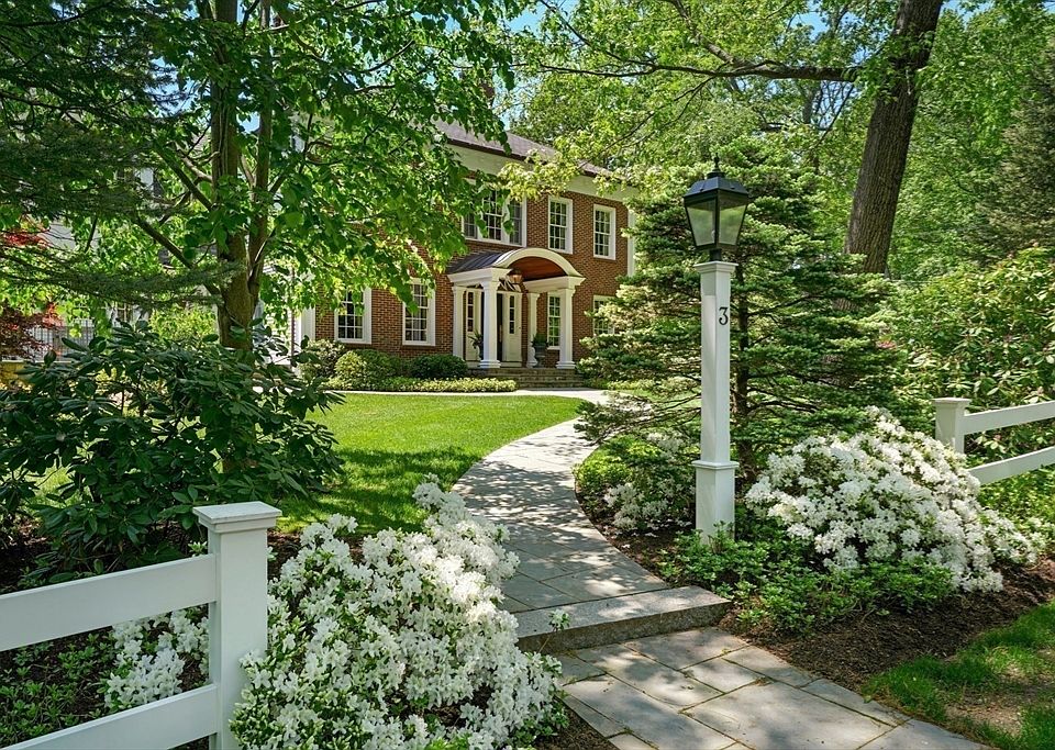 1st image of 3 Ravine Rd