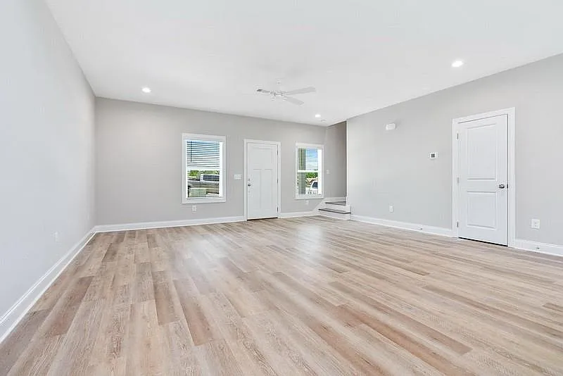 3 bed, 2.5 bath, 1492 sqft, $2,100 — Photo 4