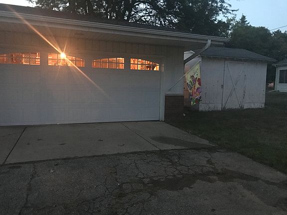 4th image of 266 Walker Dr