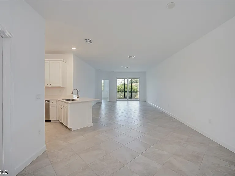 20601 Hazelnut Ct — Photo 3