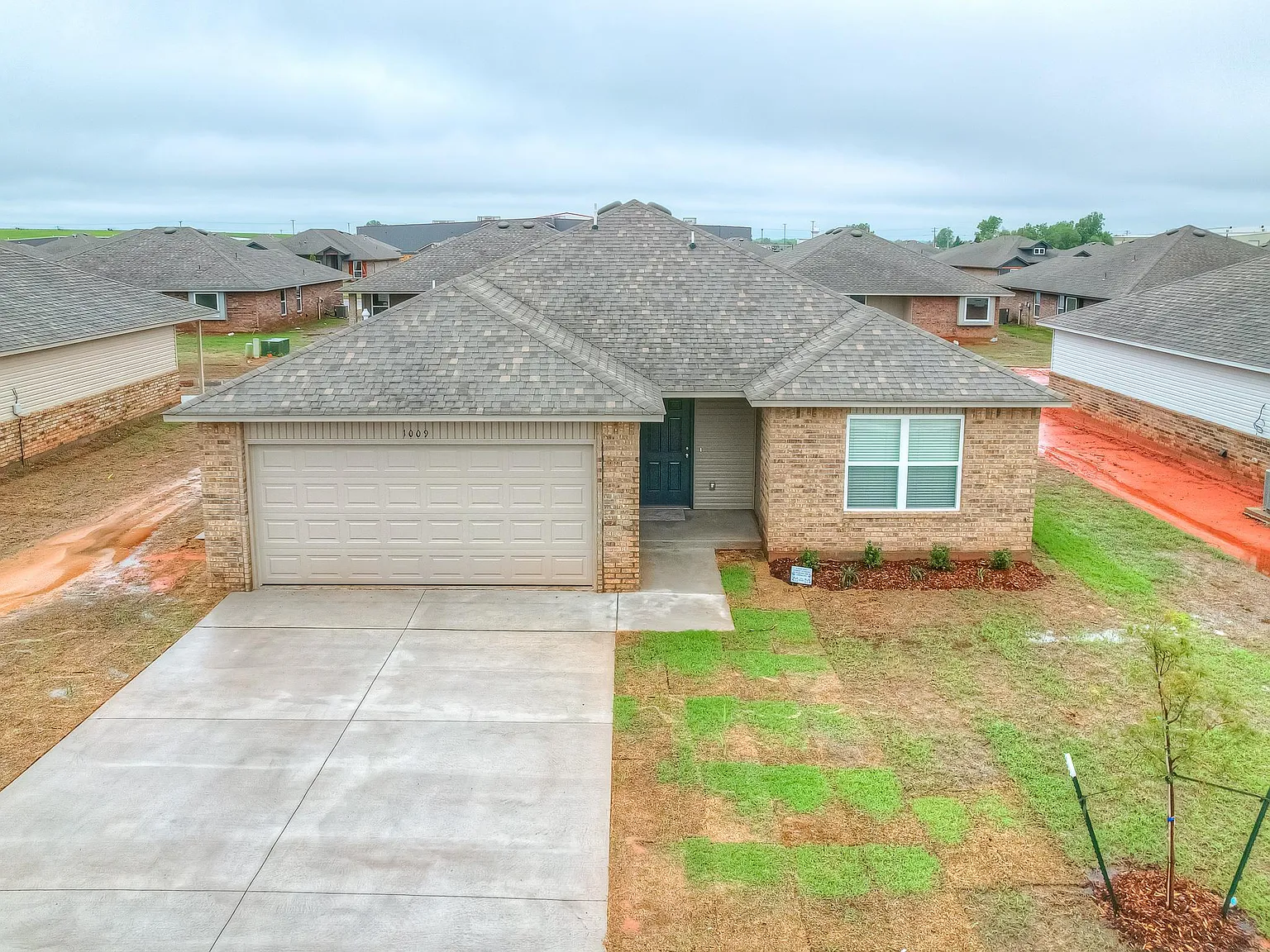 3 bed, 1393 sqft, $1,560 — Photo 1