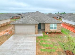 1009 S Colt Ln, Mustang, OK 73064
