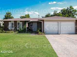 204 NE 19th St, Moore, OK 73160