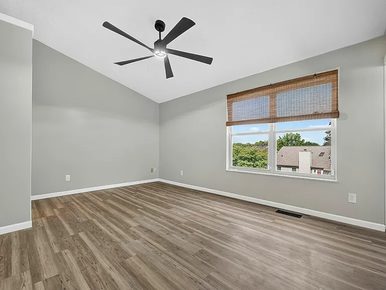 8472 Kingsley Dr — Photo 20
