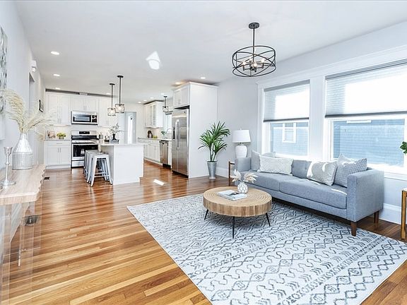 3rd image of 87-89 Oxford St #1