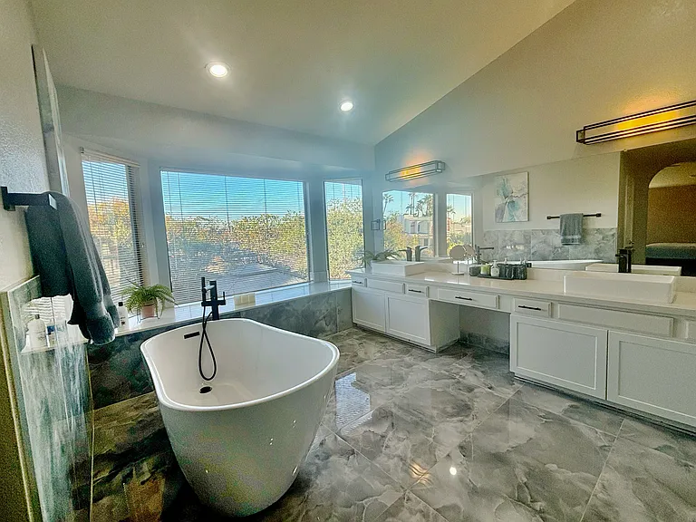 5544 E Kelton Ln — Photo 12