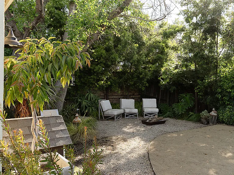2841 Los Feliz Dr #B — Photo 14