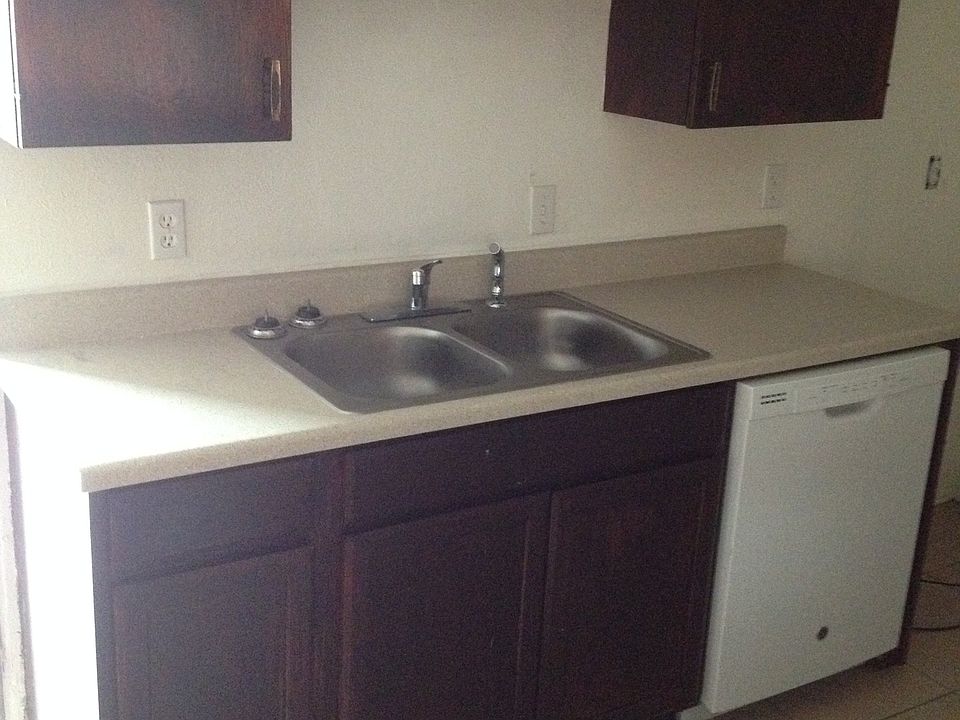 2nd image of 2717 Laramie St