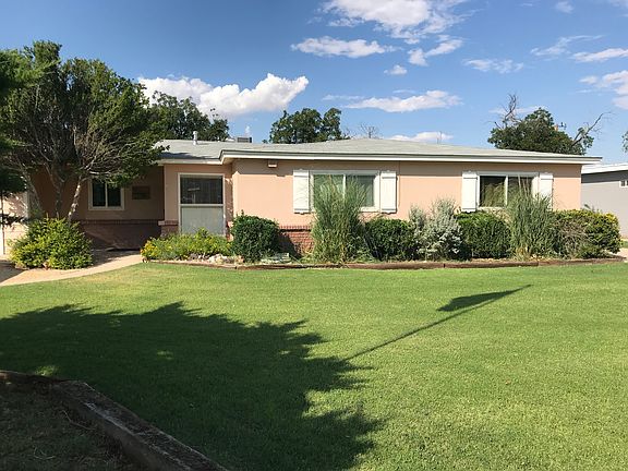 2nd image of 1308 N Country Club Cir