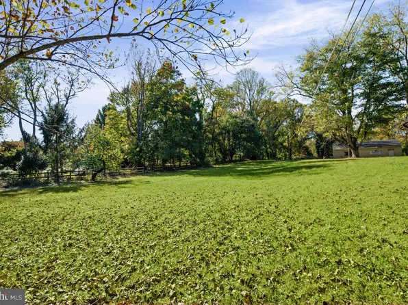 10109 Milstead Rd, Great Falls, VA 22066