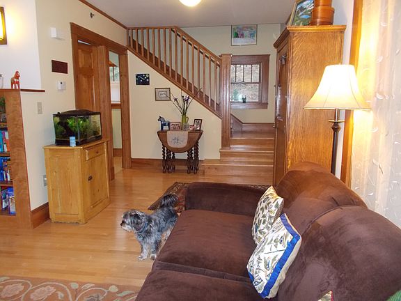 Living room/front entrance