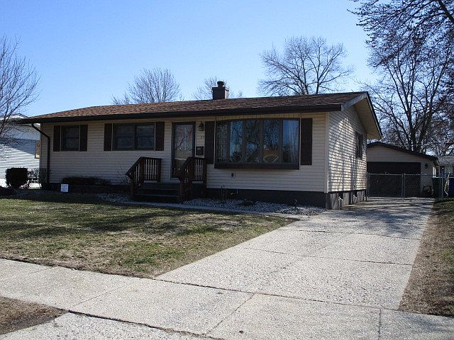 1st image of 39 Indianwood Dr