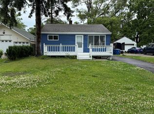 2326 Silver Cir, Waterford, MI 48328