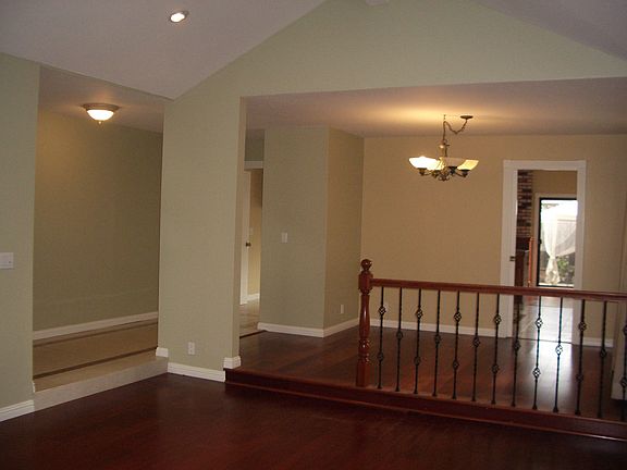 4th image of 1190 Montmorency Dr