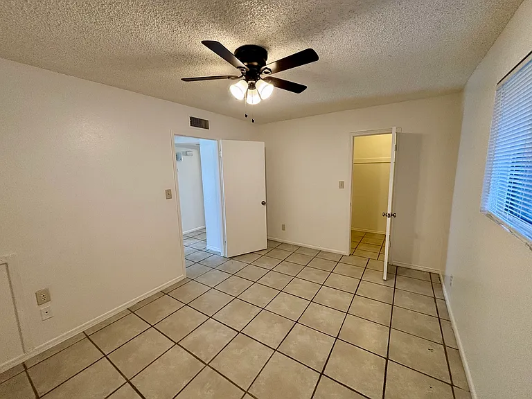 1941 W Morten Ave — Photo 11