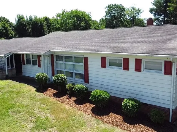 801 E Sunrise Ave, Thomasville, NC 27360