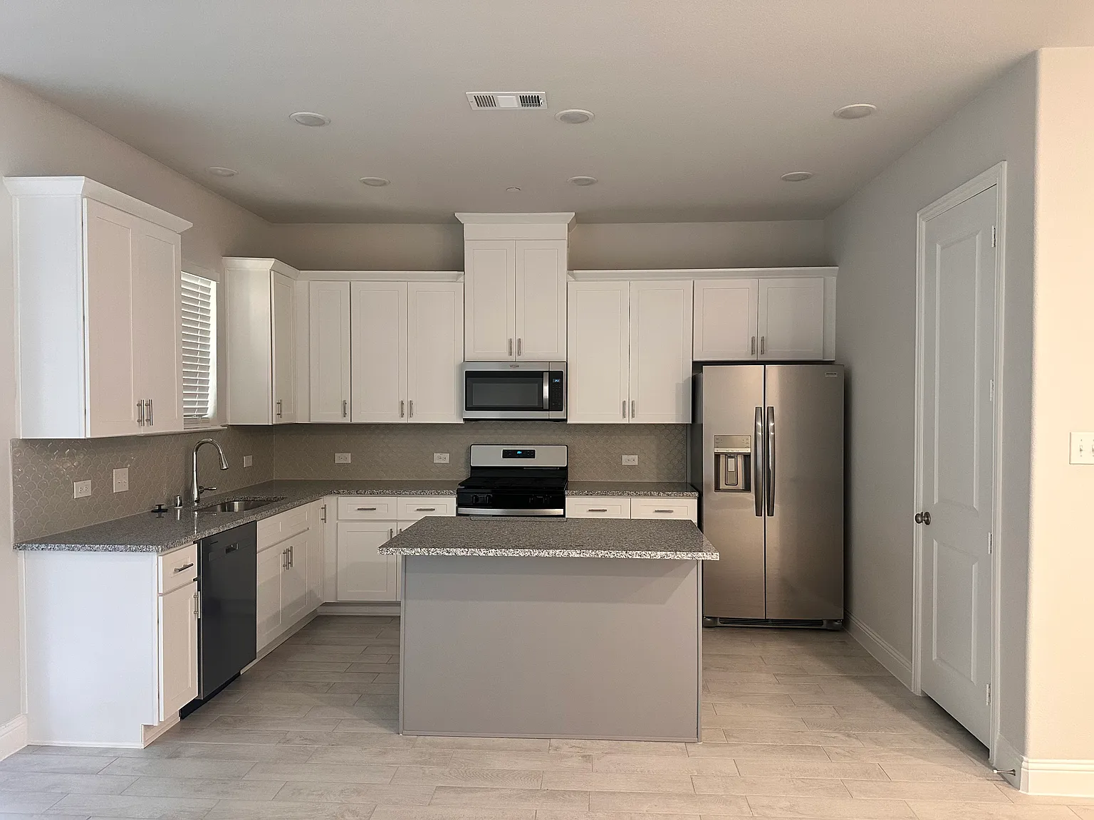 3 bed, 2.5 bath, 1903 sqft, $3,500 — Photo 4
