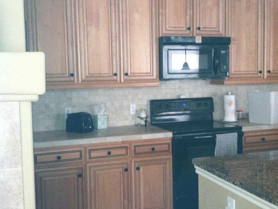 kitchen, maple cabinets