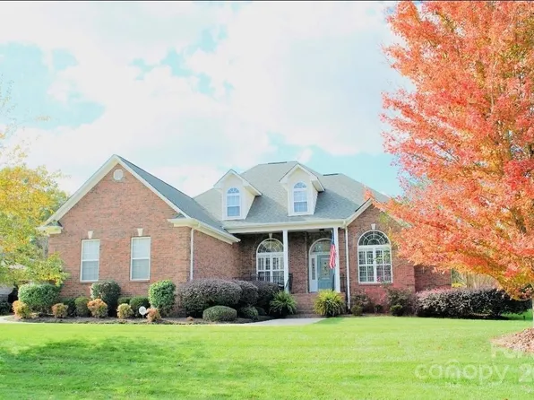 6143 Four Wood Dr, Matthews, NC 28104