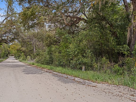 3rd image of 464 NE Morning Glory Rd.