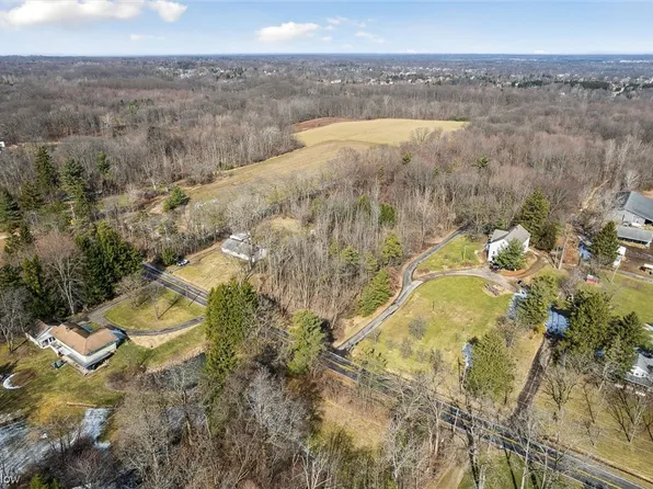 Mattingly Rd, Hinckley, OH 44233